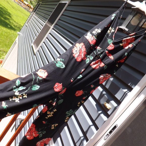 NWT Boscovs Black with floral print jump suit - Picture 4 of 6